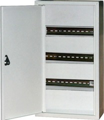 s0100124 Шкаф e.mbox.stand.n.48.z металлический, под 48 мод., навесной, с замком - Метэнерго